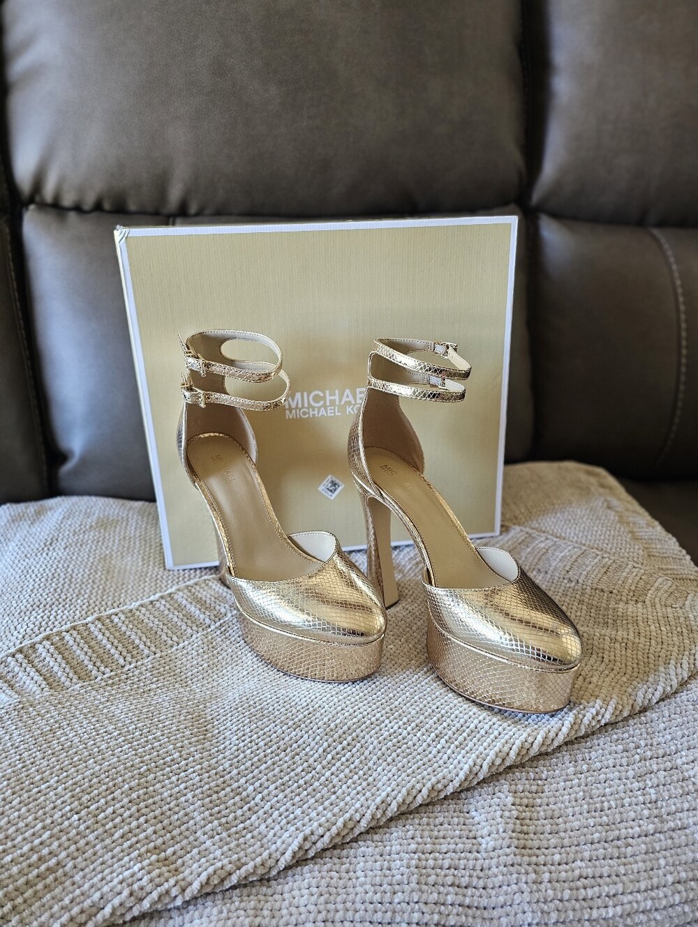 Michael Kors Martina Ankle-Strap Platform Pumps – Size 8M (Pale Gold)